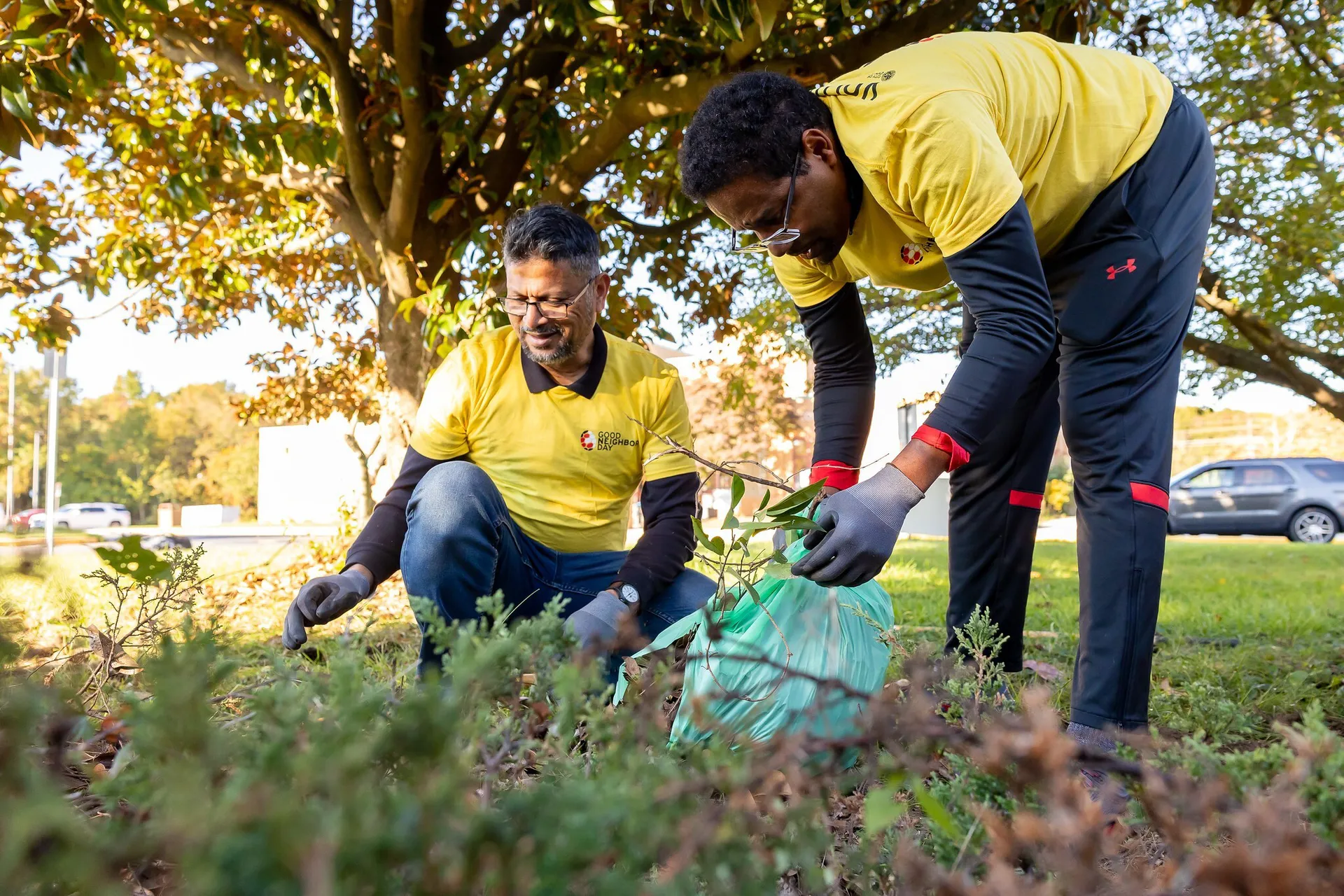 Mayor of College Park and UMD President volunteering at Good Neighbor Day.