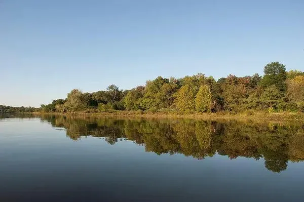 Lake Artemisia with flat water